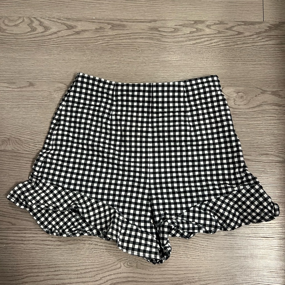 Zara Black and White High Waist Shorts with Ruffled Hem